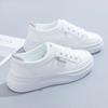 Zapatos blancos pequeños para mujer 2025 nuevo primavera y otoño suela gruesa versión coreana de moda versátil nicho deportivo explosión zapatos casuales de skate para mujer