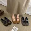 Sapatos de Ballet Mary Jane Retro Femininos Outono 2026 com Salto Baixo, Bico Fino e Bico Dividido com Aumento Interno de Altura