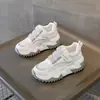 Fuente de Fábrica Súper Velcro Doble Suela Gruesa Zapatos de Papá para Mujer Malla Transpirable Aumento de Altura Zapatos Deportivos En Stock Venta al por Mayor