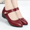 Zapatos de Cuero para Mujer con Tacón de Cuña de Velcro Modelo Nuevo Otoño 2026 para Personas de Mediana Edad y Mayores, Cómodos de Piel Suave con Correa Antideslizante Zapatos para Mujer