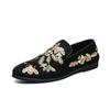 Sapatos Bordados Slip-on Bico Fino Roupa Nova Primavera e Outono Sapatos Masculinos Respiráveis Moda Baixo Cano Preto Sapatos Preguiçosos