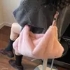 Versátil y a la moda, bolso de hombro único de nicho para mujer 2026, bolso cruzado de felpa más popular del otoño, bolso de mano