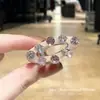 Pinza para el pelo ovalada hueca de cristal versión coreana 2026, lujo ligero y elegante, pinza lateral para mechones sueltos, diseño de nicho, accesorio popular para el pelo en línea