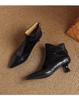 Botas Curtas de Couro Macio Estilo Francês com Bico Fino para Mulheres, Salto Baixo Kitten Heel com Corte em V Emagrecedor, Novo Estilo Primavera e Outono 2026, Botas de Cano Curto que Fazem os Pés Parecerem Menores