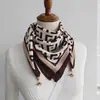 Moda Otoño 2025 Tendencia Nueva Bufanda para Mujer con Estampado Retro Hebilla Magnética Calentador de Cuello Bufanda Cuadrada Perezosa para Cuello