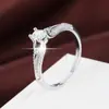 Anillo de cobre personalizado estilo francés transfronterizo con circonita cúbica microincrustada, un regalo lujoso y versátil para mujeres, directamente del fabricante