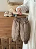 Pantalones de plumón de pato blanco para bebé Otoño e Invierno 2026 Nuevo Estilo Coreano para Bebés Gruesos Cálidos Elegantes Pantalones de plumón Clase A