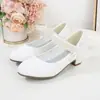 Sapatos de Couro para Meninas Primavera Cor Pura Branco Preto Sapatos de Pérola Corrente Princesa Performance de Piano Passarela Casamento Saltos Altos
