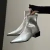 Botas Martin de punta con 26 púas, botines de estilo europeo y americano para mujer, botas versátiles para mujer para otoño e invierno, botines de moda de tacón grueso y ajustados, diseño de nicho con sentido de clase