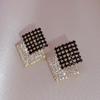 Aretes Geométricos de Moda Francesa de Doble Rombo Blanco y Negro para Mujer 2024 Nuevo Estilo Coreano Lujo Accesible Retro Joyería para la Oreja