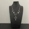 Colar com Pingente de Cruz de Contas Redondas de Design Exquisito de Luxo Leve para Mulheres, Corrente de Clavícula de Estilo Nicho com um Toque de Alto Padrão, Corrente de Pescoço da Moda
