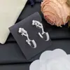 Brincos de Tarraxa com Letras e Logo de Marca Europeia e Americana de Luxo, Nova Versão de Alta Qualidade, Brincos de Trevo de Quatro Folhas com Pino de Prata para Mulheres, Venda por Atacado