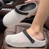 Sandalias perforadas con textura de panal para hombre, nuevo modelo popular, transpirables, adecuadas para uso en exteriores, conducir, actividades acuáticas, sandalias de playa antideslizantes