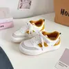 Nuevos zapatos casuales de lona estilo coreano para mujer, zapatillas versátiles, zapatos de tela de color liso tipo bloque de dopamina H1506