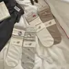 Meias femininas finas de algodão para primavera e verão, meias fofas estilo japonês de gatinho KT para meninas, malha respirável, meias de cano médio estilo universitário, sem costura