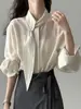 Elegante blusa única estilo francês com gola lenço e mangas compridas, nova blusa de alta qualidade para outono 2026, feminina