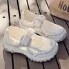 Zapatos deportivos blancos de malla para mujer estilo coreano de verano, suela gruesa, con velcro, transpirables, 2026, zapatos casuales súper populares y cómodos