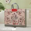 Tecido não tecido revestido colcha de verão bolsa de mão chapéu de cama conjunto de quatro peças colcha de ar condicionado bolsa de botão universal bolsa de celebração vermelha