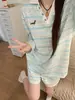 Design Fresco e Rejuvenescedor Conjunto de Pijama Listrado Azul e Branco com Estampa de Dachshund Manga Longa Short para Mulheres Roupa de Casa de Verão