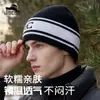 Touca de Tricô Transfronteiriça para Mulheres, Novo Estilo de Inverno, Bloqueio de Cores Preto e Branco, Touca de Lã Elástica, Estilo Europeu e Americano, Adequada para Cabeças Grandes, Touca de Puxar