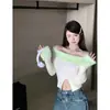 Suéter corto de punto con hombros descubiertos y abertura para mujer con un diseño único, top de punto patchwork esponjoso, chic y elegante para un look dulce y atrevido