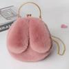 Bolso de peluche para mujer, bandolera portátil de princesa, bolso de peluche de piel sintética, nuevo estilo, bolso con cadena y orejas de conejo a juego.