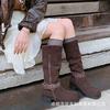 Botas Western de Cowboy Vintage com Salto Grosso, Modelo Outono/Inverno 2026, Bico Redondo, Fivela de Cinto, Botas de Cano Alto em Camurça