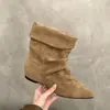 First Encounter Temporada 2026 Outono Novas Botas Femininas de Bico Fino Franzidas Estilo Coreano Camurça Salto Médio Emagrecedoras Versáteis Moda Curtas no Tornozelo