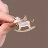 Broche de Caballo Mecedora Unicornio de Año Nuevo con Alas, Lindo Pin de Cristal, Decoración de Año Nuevo, Accesorio Anti-Exposición
