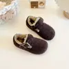 Sapatos de algodão para outono e inverno com adição de fleece para crianças, sapatos para bebês meninos e meninas, sapatos fofos, novo estilo 2026, sapatos Birkenstock, mocassins, quentes