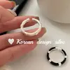 Diseño de Estilo Ins Coreano con un Toque de Alta Gama, Joyería de Plata Anillo de Plata de Ley S925 con Puntada Retorcida de Esmalte Negro y Blanco, Único y de Nicho