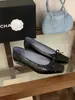 Nuevos Zapatos de Mujer Estilo Nicho Primavera 2026 Nuevo Estilo Francés sin Cordones Corte Bajo Tacón Grueso en Color Albaricoque con Punta Redonda