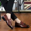 Zapatos de Cuero Casual de Punta Fina para Verano, Zapatos de Boda Estilo Británico para Hombre, Zapatos Versátiles Estilo Brogue Negros Retro Estilo Coreano para Hombre