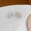 Brincos de tarraxa acrílicos coloridos retrô transfronteiriços vazados em formato de diamante, brincos de design moderno e único, acessórios de joalheria