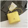 2025 Nova Bolsa Balde Simples Tecida Bolsa de Ombro Feminina Niche para Deslocamento Coreana Ins Moda