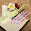 Tenedor de pastel desechable tenedor de punta occidental tenedor de postre tenedor de plástico grueso de tres puntas empaque individual tenedor de fruta de grado alimenticio