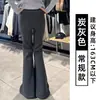 Calça Esportiva Flare Cinza Carvão para Mulheres, Nova Calça Bootcut Emagrecedora de Cintura Alta para Figuras Baixas, com Efeito Drapeado e Leve Flare Calça de Moletom