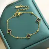 Pulsera de 7 mm tamaño pequeño acero de titanio moda para mujer de alta gama simple lujo ligero trébol de cuatro hojas comercio electrónico transfronterizo joyería al por mayor acero de titanio