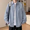 Camisa a cuadros retro americana de manga larga para hombre, camisa casual versátil de cuello para otoño, chaqueta juvenil modelo nuevo 2026