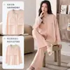 Cárdigan de manga larga para primavera y otoño con copas incorporadas en el pecho, pijama de algodón puro cómodo y agradable para la piel, un conjunto de ropa de estar de dos piezas dulce y encantador que también se puede usar como ropa exterior.