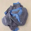 Elegante cárdigan de lana sintética con bloques de color, tipo dos piezas, para mujer, hecho de lana pura, con cuello redondo, adecuado como prenda exterior o capa base.