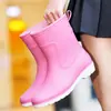 Nova moda outerwear adulto cano curto botas de chuva femininas sapatos impermeáveis antiderrapantes trabalho botas de chuva quentes sapatos de borracha para os pés femininos