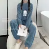 Invierno 2023 nuevo traje de terciopelo de algodón jacquard para perro Harpa grueso cálido abrigo de dibujos animados ropa de casa para mujer
