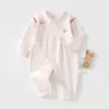 Macacão de bebê 100% algodão sem costura, novo traje para engatinhar para bebês meninas, roupa ajustada Classe A para bebês e recém-nascidos