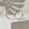 Pendientes de aro grandes lisos con acabado mate cepillado hechos a mano para mujer, sensación de alta gama, nuevo estilo popular 2026, pendientes elegantes y versátiles para mujer