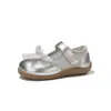 Sapatos Pequenos de Couro com Laço para Meninas 2026 Outono Novo Sapatos Individuais de Cano Baixo para Crianças Estilo Coreano Mocassins para Crianças Tendência