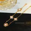 Pulsera V Gold Lv Versión de Alta Gama con Flor Puntiaguda Forma de Diamante Trébol de Cuatro Hojas Flor Única Diseño de Cuatro Flores Oro Rosa Rosa Blanco Nácar Accesorio de Moda