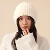 Gorro de lana de estilo japonés para mujer, gorro de punto versátil de estilo coreano para otoño e invierno, cálido, con protección para las orejas, gorro holgado de cabeza grande de fábrica