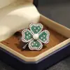 Broche Trevo da Sorte de Quatro Folhas com Design Único, Broche de Alta Qualidade Estilo Chanel para Homens e Mulheres, Acessório para Camisa e Terno