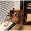 Bolsa de balde estilo boho moda feminina nova primavera e verão moda casual bolsa de ombro nicho bolsa mensageiro para o dia a dia